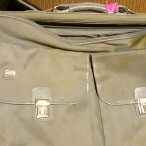 Vintage American Tourister carrying bag does have original tag